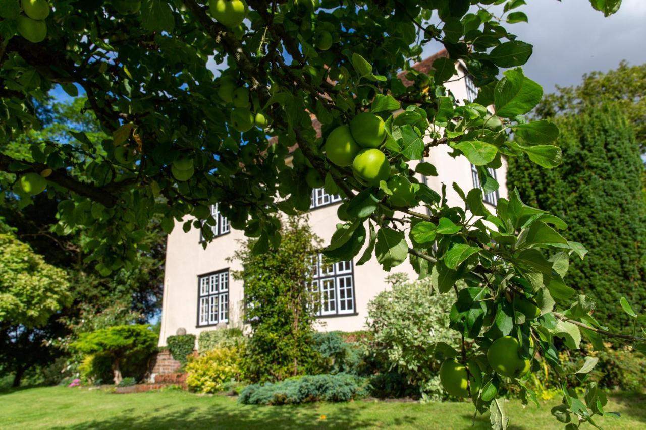 Pounce Hall -Stunning Historic Home In Rural Essex 萨弗伦沃尔登 外观 照片